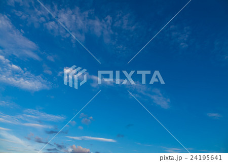 8月真夏の台風一過の空と雲 　3:2 24195641