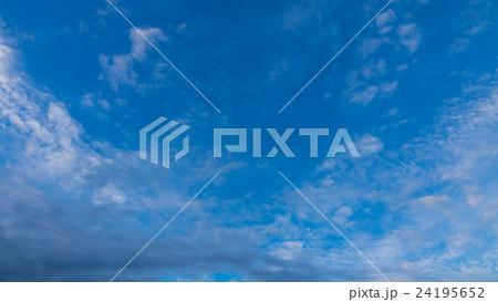 8月真夏の台風一過の空と雲  16:9 24195652