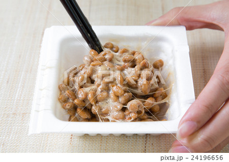 納豆と箸 24196656