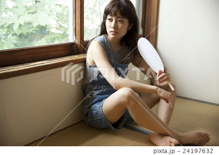 女性　ポートレート　 24197632