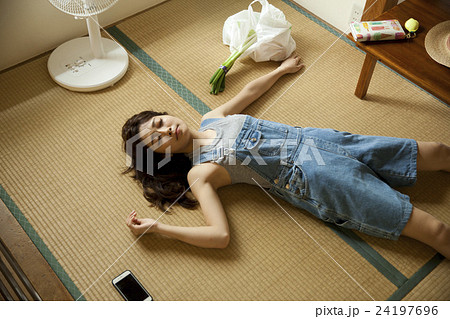 女性　ポートレート　 24197696