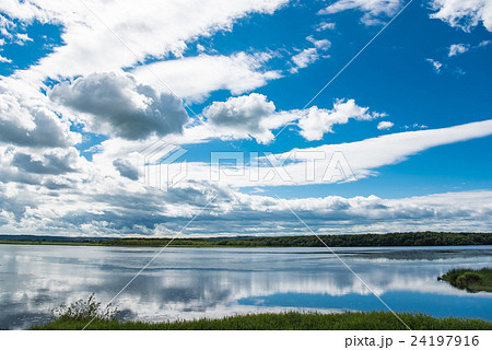 北海道 釧路湿原 シラルトロ湖の夏の写真素材