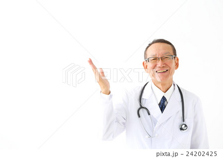 白衣の男性 24202425