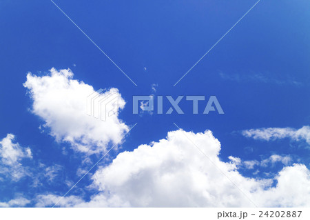 青空 空 雲 夏の空 背景 背景素材 8月 コピースペース 青空 空 雲 夏の空 背景 背景素材 8月 コピースペース 24202887