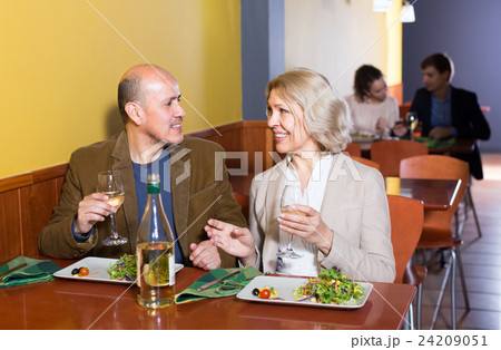 man and woman in restaurant man and woman in restaurant 24209051