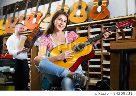 Couple playing the guitars 24209831