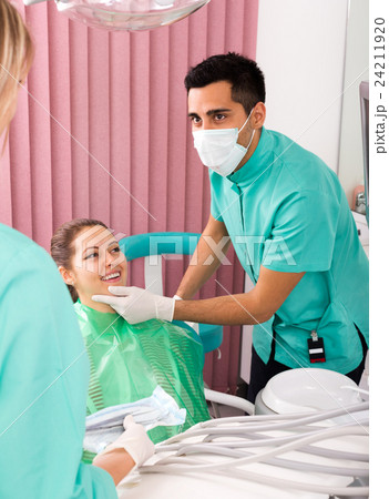 Patient in the dentist's office 24211920