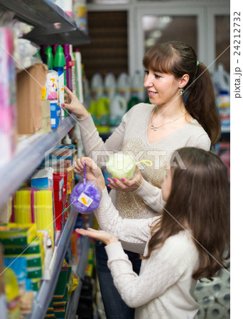 customers buying household products 24212732