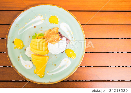 Sticky rice with mango 24213529
