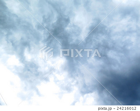 夏の雨雲 夏の雨雲 24216012