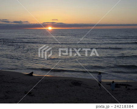 新発田市 藤塚浜海水浴場からの夕陽の写真素材