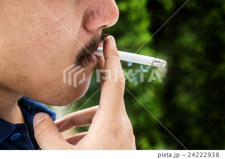 asian finger man keep cigaret 24222938