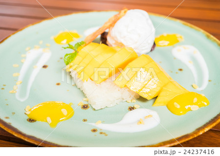 Sticky rice with mango Sticky rice with mango 24237416