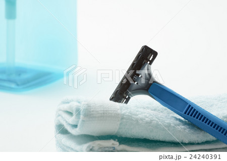 男性も女性もシェーバーでムダ毛を処理する時代に 24240391