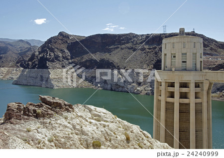 Nevada, Hoover Dam on sunny day 24240999