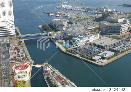 ランドマークタワーから新港埠頭方面を望む、横浜 24244424