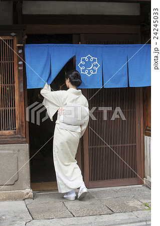 和服で贈物 24245033