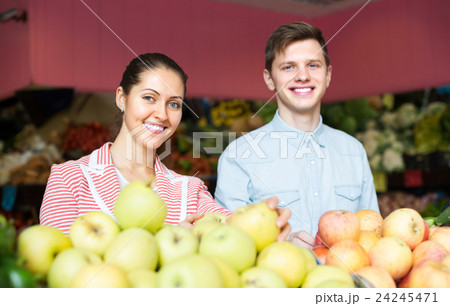 Couple choosing veggies and fruits . 24245471