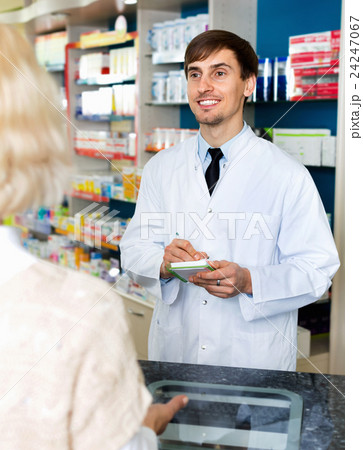Experienced pharmacist counseling female customer in farmacy Experienced pharmacist counseling female customer in farmacy 24247067