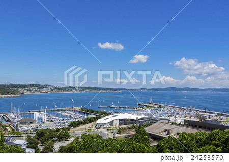 江ノ島ヨットハーバーと相模湾 24253570