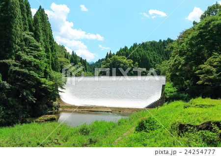 竹田市　夏の白水溜池堰堤水利施設（通称 白水ダム）　③ 24254777