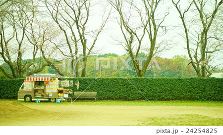 公園での移動販売 24254825