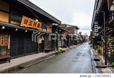 飛騨高山　古い町並 24256001