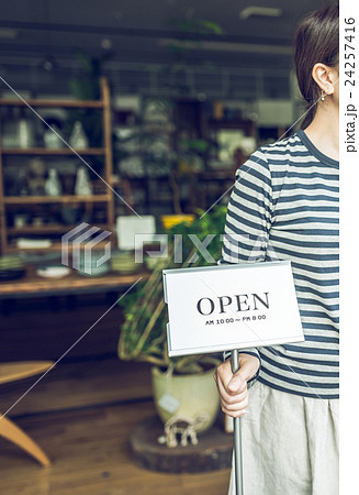 商業施設　撮影協力：TENOHA DAIKANYAMA 24257416