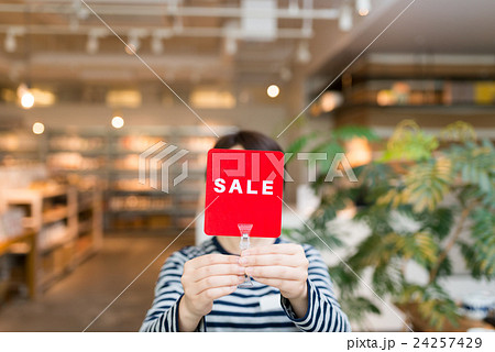 商業施設 撮影協力:TENOHA DAIKANYAMA 商業施設 撮影協力:TENOHA DAIKANYAMA 24257429