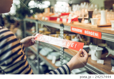 商業施設 撮影協力:TENOHA DAIKANYAMA 商業施設 撮影協力:TENOHA DAIKANYAMA 24257444