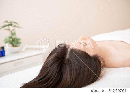 若い女性、エステイメージ 24260761