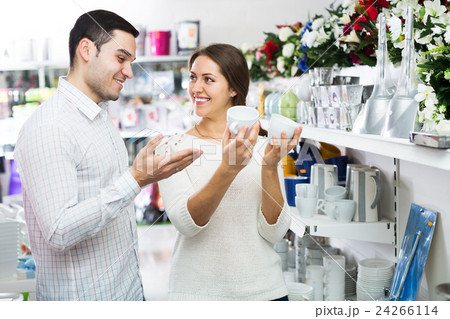 woman and man in the shop 24266114