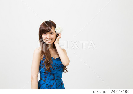 ワンピースの女性 24277500
