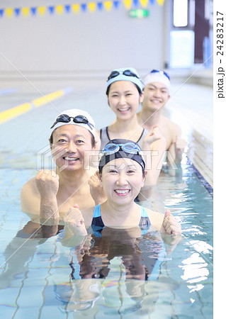 フィットネス　スイミング 24283217