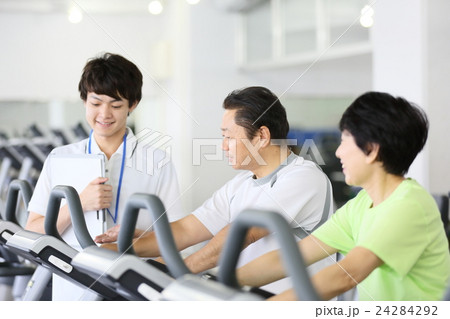 フィットネスイメージ　バイク　 24284292