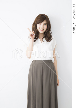若い女性 若い女性 24288944