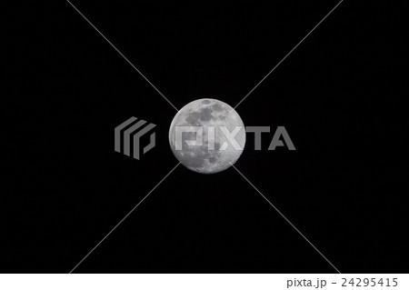Closeup of full moon, taken on 18 July 2016 24295415