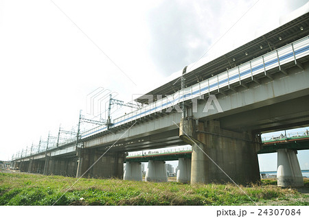 多摩川に架かる線路 24307084