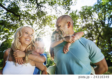 Family Playing Outdoors Children Autumn Concept Family Playing Outdoors Children Autumn Concept 24316349
