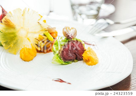 Monsieur L Restaurant 24323559