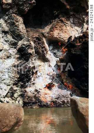 Hydrothermal origin Hydrothermal origin 24324198