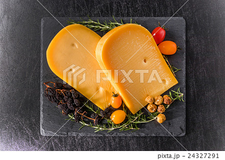 ゴーダチーズ　Gouda cheese 24327291