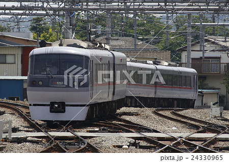 西武池袋線を行く、特急ちちぶ（10000系） 24330965