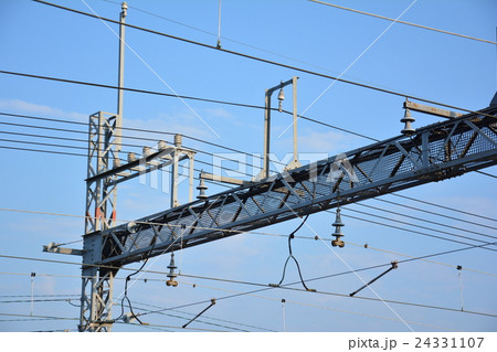 青空の下の電車の架線 青空の下の電車の架線 24331107