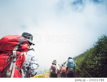 登山中のイメージ 登山中のイメージ 24331780
