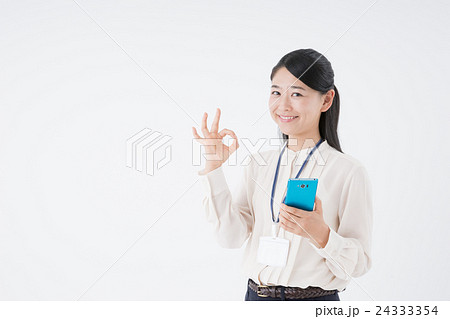 ビジネスウーマン（スマートフォン） 24333354