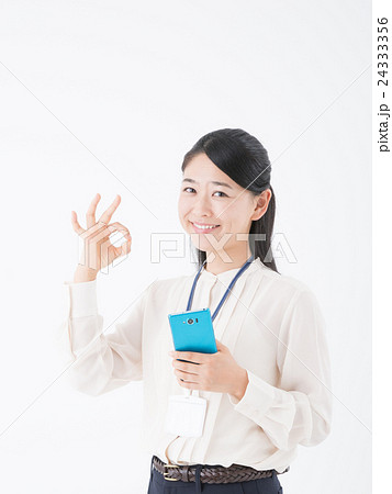 ビジネスウーマン（スマートフォン） 24333356