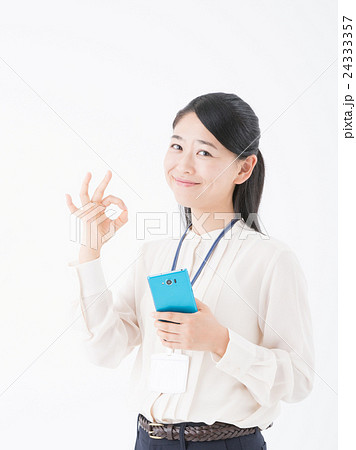 ビジネスウーマン（スマートフォン） 24333357