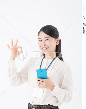 ビジネスウーマン（スマートフォン） 24333358