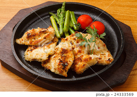 鶏肉の香草パン粉焼き 鶏肉の香草パン粉焼き 24333569
